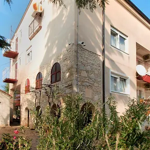 https://apartments-mira-1804.pula-hotels.org